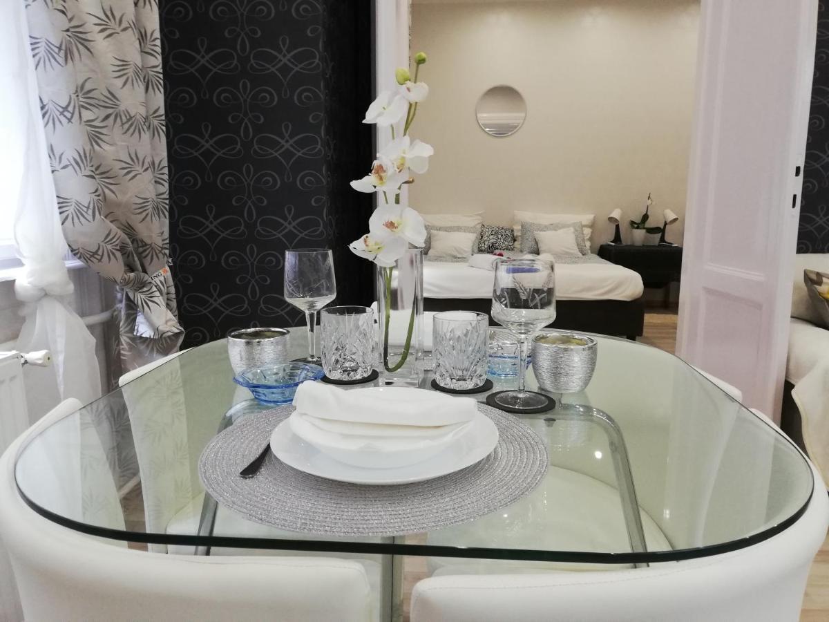 Pannonia Center Deluxe Apartament *